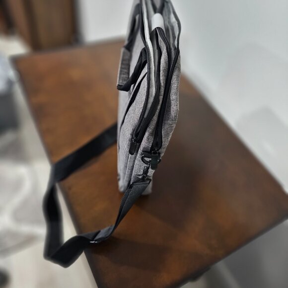 Kapston Laptop Bag Grey in color Black should strap Lion head embroidered - Picture 2 of 5